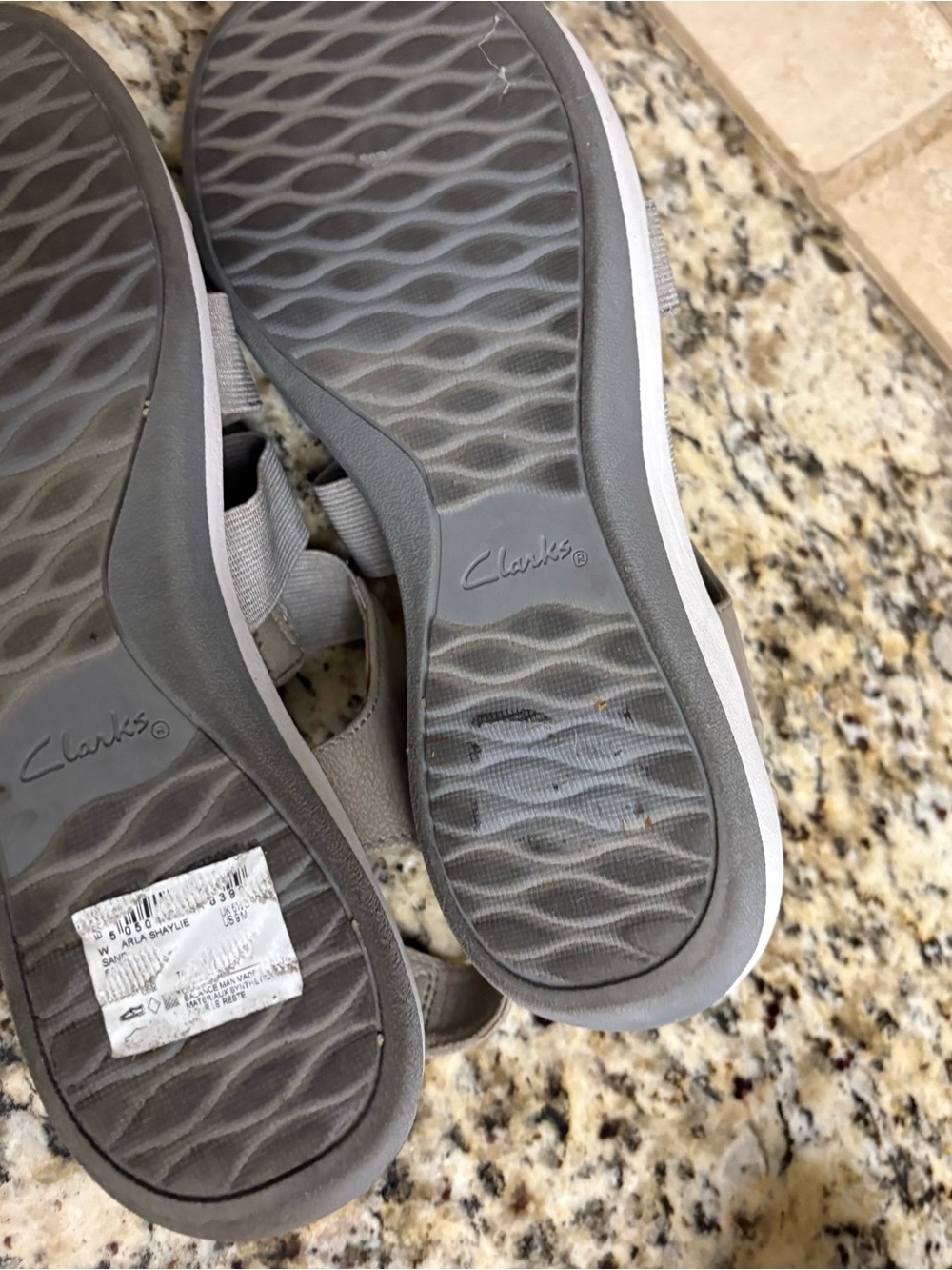 Clarks Women's Strappy Elastic Sandal - Light Gray - Picture 6 of 6